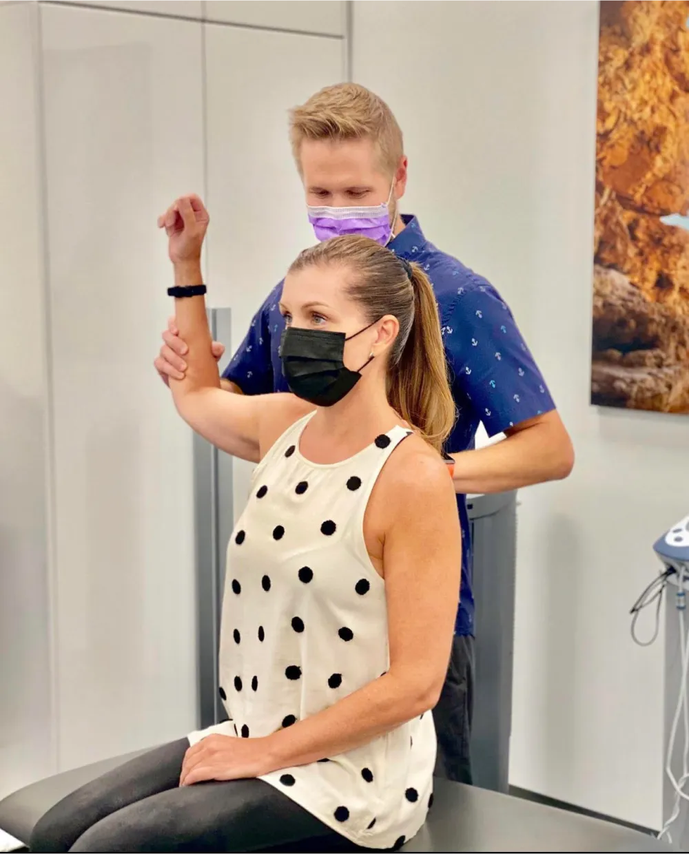 Photo of a woman receiving physiotherapy treatment on her shoulder and rotator cuff.
